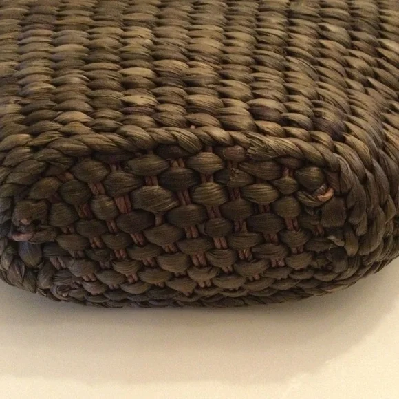 Bath & Body Works Brown Straw Rattan Faux Fur Handbag Tote Nice - Picture 4 of 5